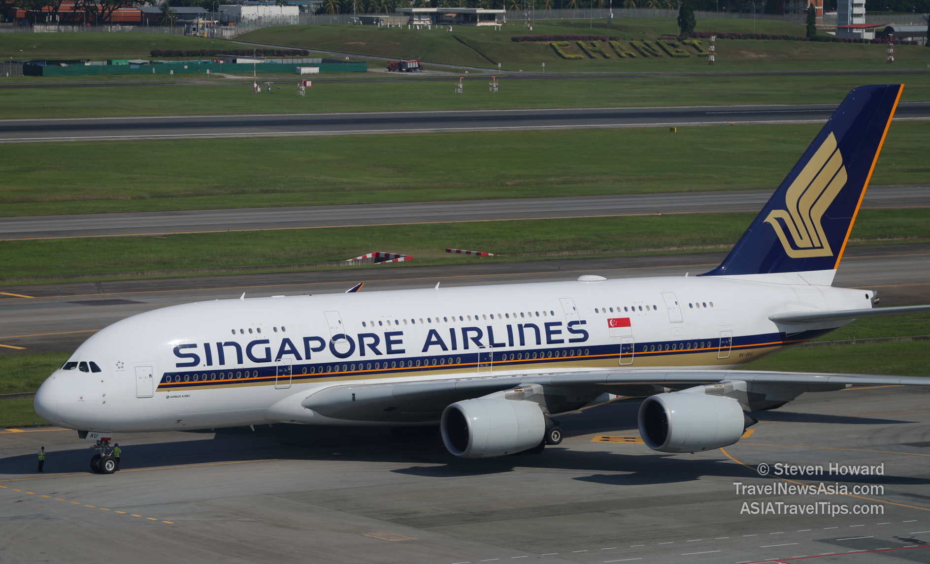 Singapore Airlines Airbus A380. Picture by Steven Howard of TravelNewsAsia.com Click to enlarge.