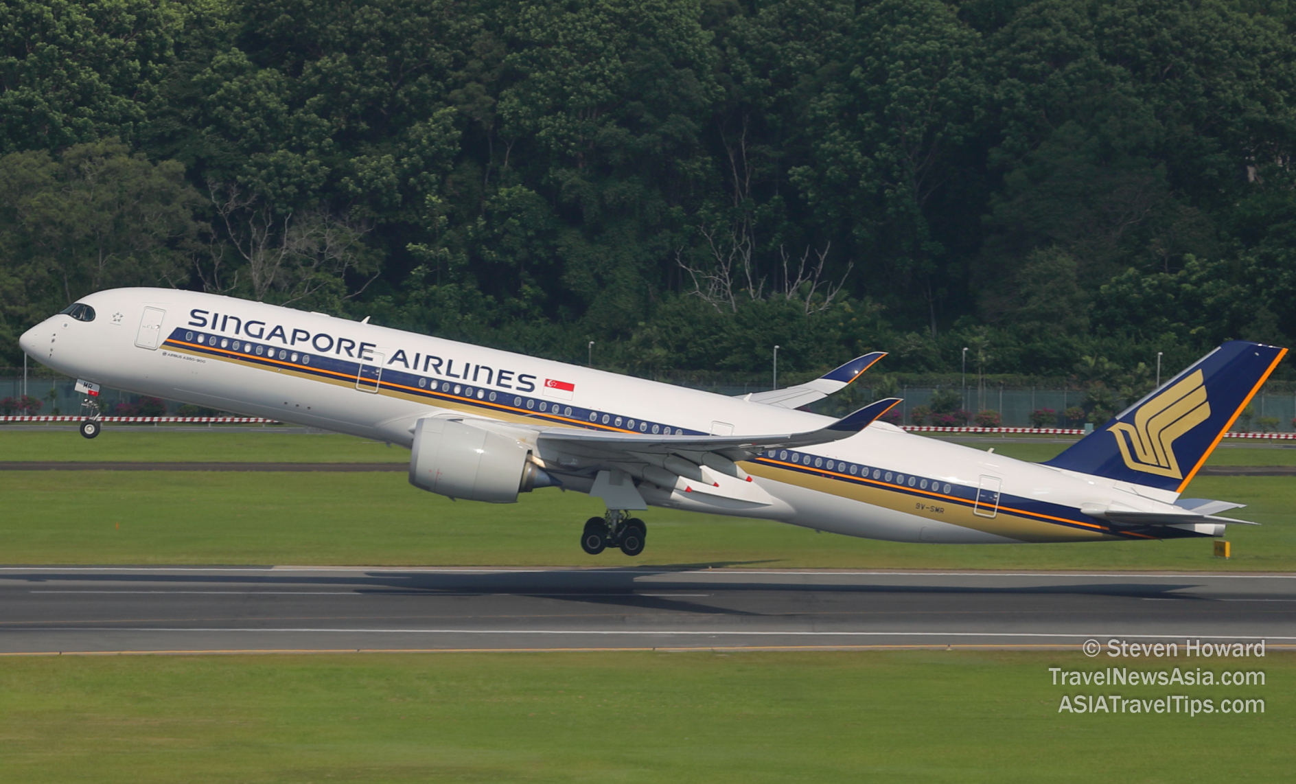 Singapore Airlines Airbus A350-900 reg: 9V-SMR. Picture by Steven Howard of TravelNewsAsia.com Click to enlarge.