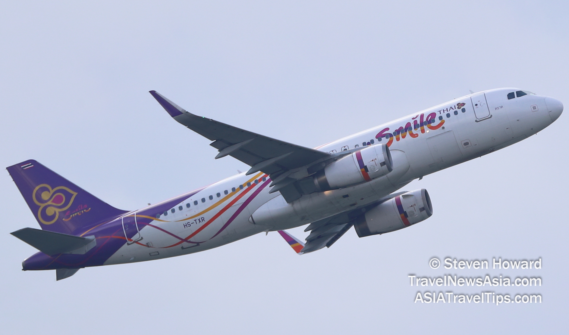 Thai Smile A320 reg: HS-TXR. Picture by Steven Howard of TravelNewsAsia.com Click to enlarge.