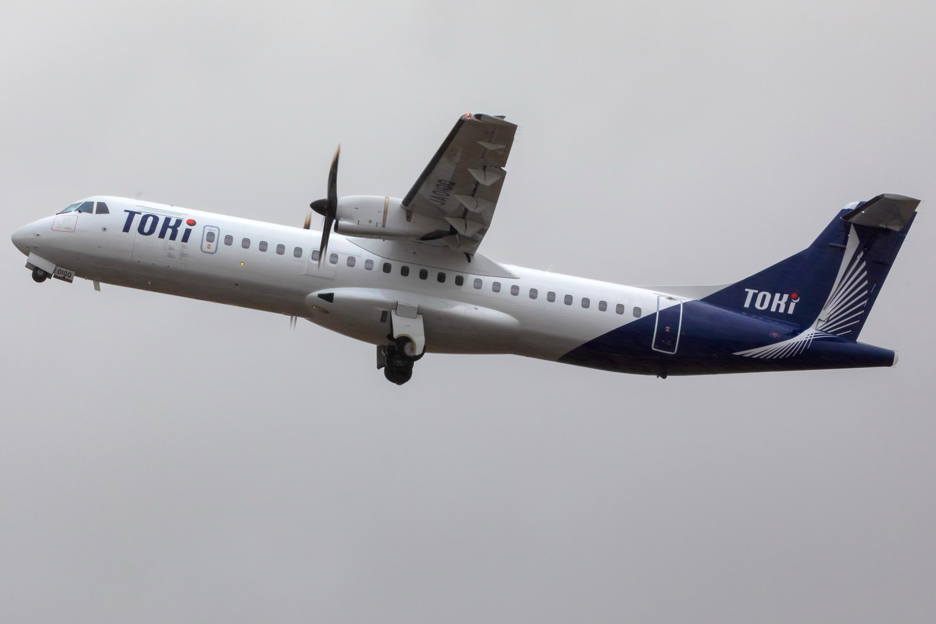 Toki Air ATR 72-600. Click to enlarge.
