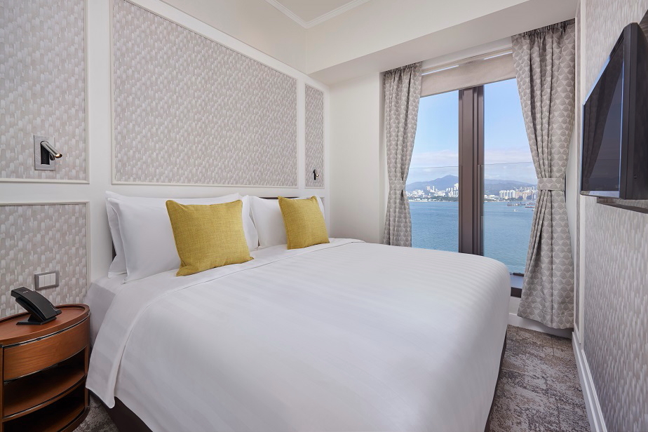 Harbour Suite Bedroom at Y Hotel Hong Kong. Click to enlarge.