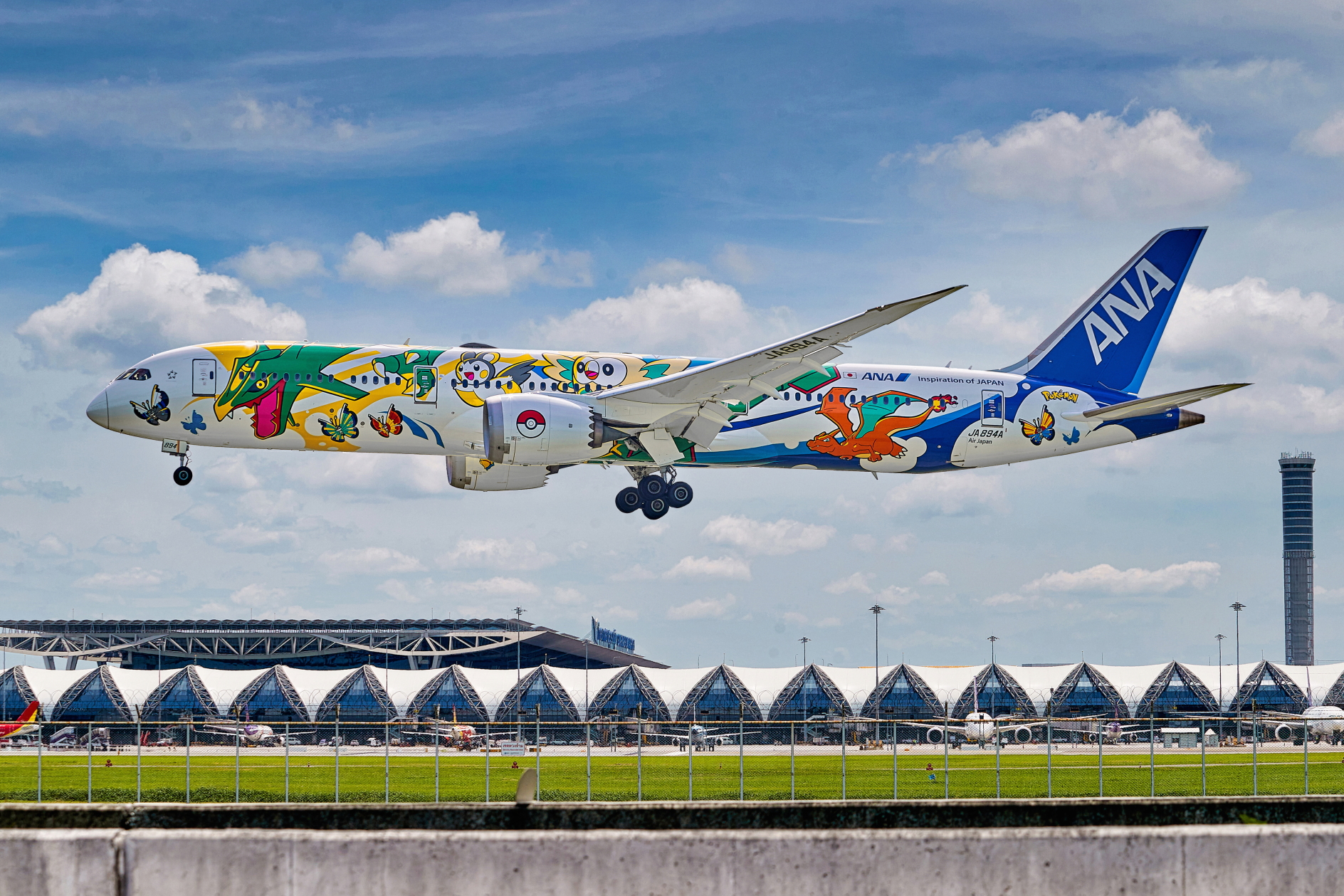 ANA has transformed a Boeing 787-9 into the Pikachu Jet NH. Click to enlarge.