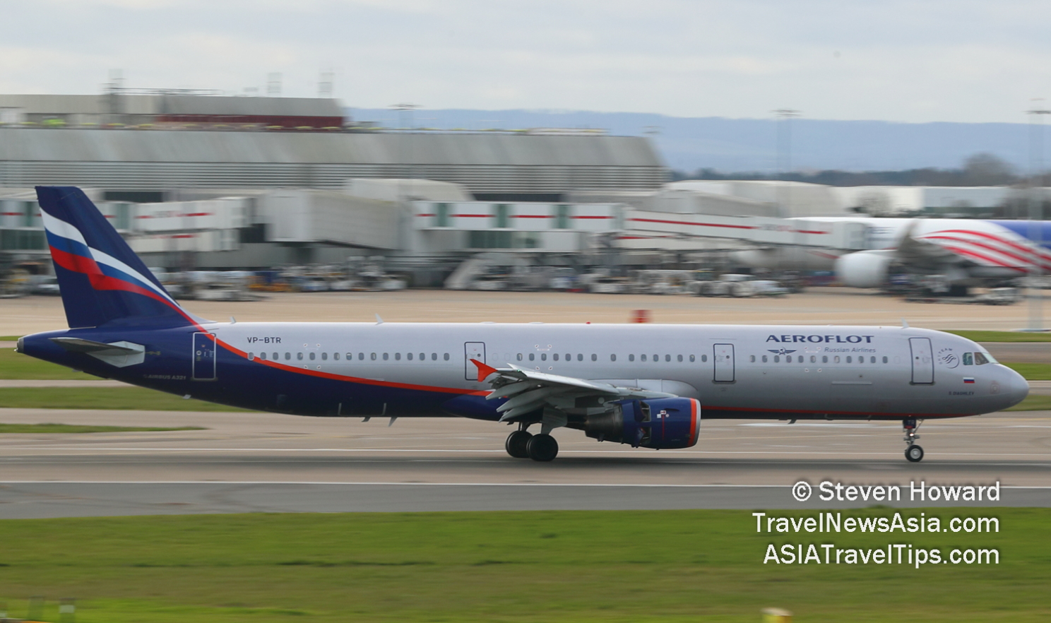 Aeroflot A321 reg: VP-BTR. Picture by Steven Howard of TravelNewsAsia.com. Click to enlarge.
