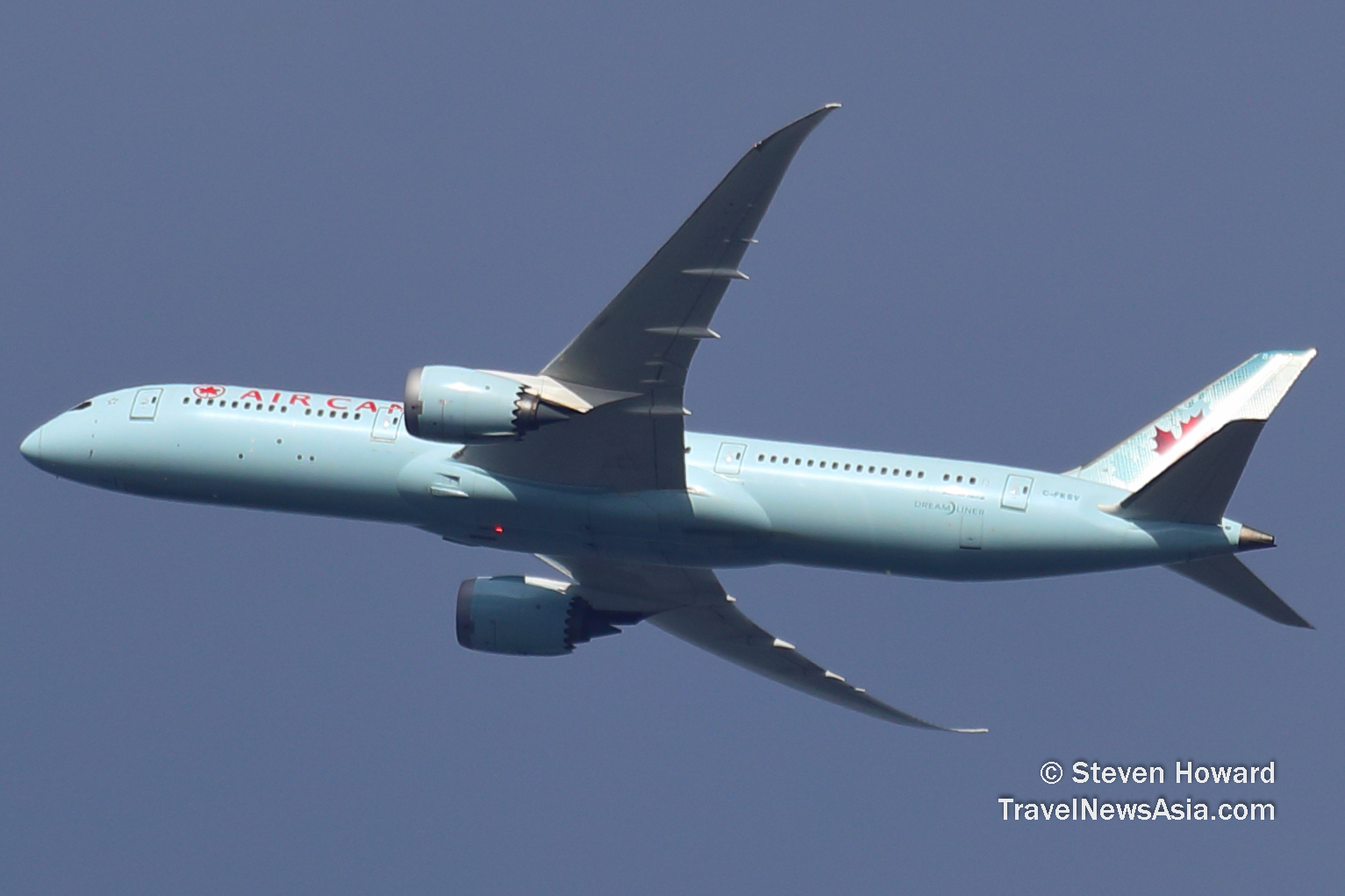 Air Canada B787-9 reg: C-FKSV flying from LHR to YYZ. Picture by Steven Howard of TravelNewsAsia.com Click to enlarge.