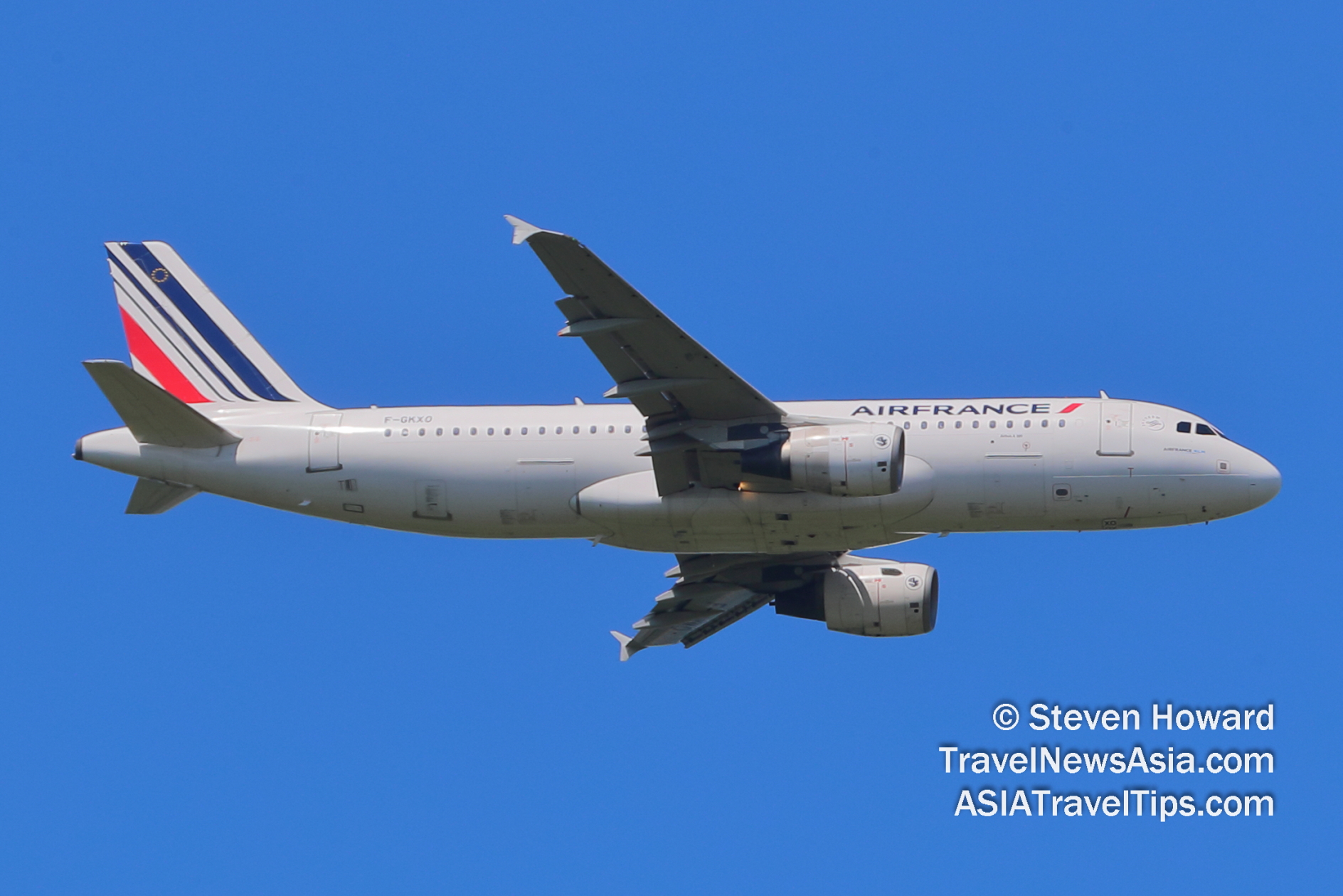 Air France A320 reg: F-GKXO. Picture by Steven Howard of TravelNewsAsia.com Click to enlarge.