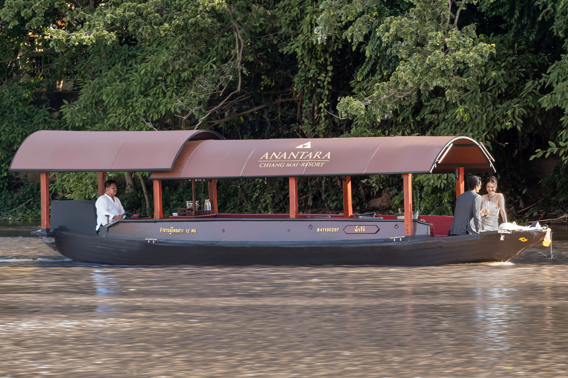 Croisière sur la rivière Nam Jai Ping d'Anantara Chiang Mai.  Cliquez pour agrandir.