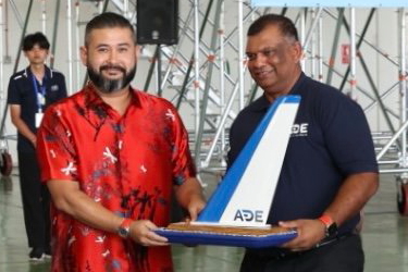 HRH Tunku Ismail Ibni Sultan Ibrahim, Crown Prince of Johor, receiving a personalised memento made from a repurposed aircraft part from Tan Sri Tony Fernandes, CEO of Capital A. Click to enlarge.