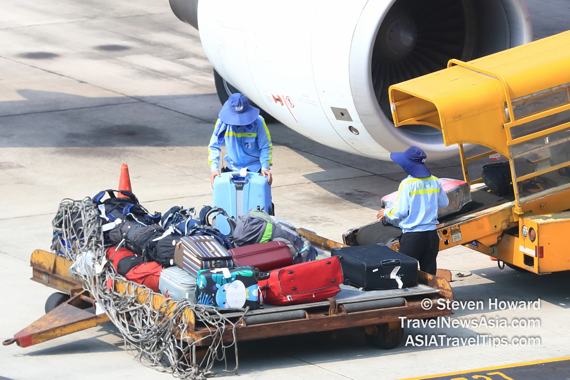 Baggage being loaded onto an aircraft. Picture by Steven Howard of TravelNewsAsia.com Click to enlarge.