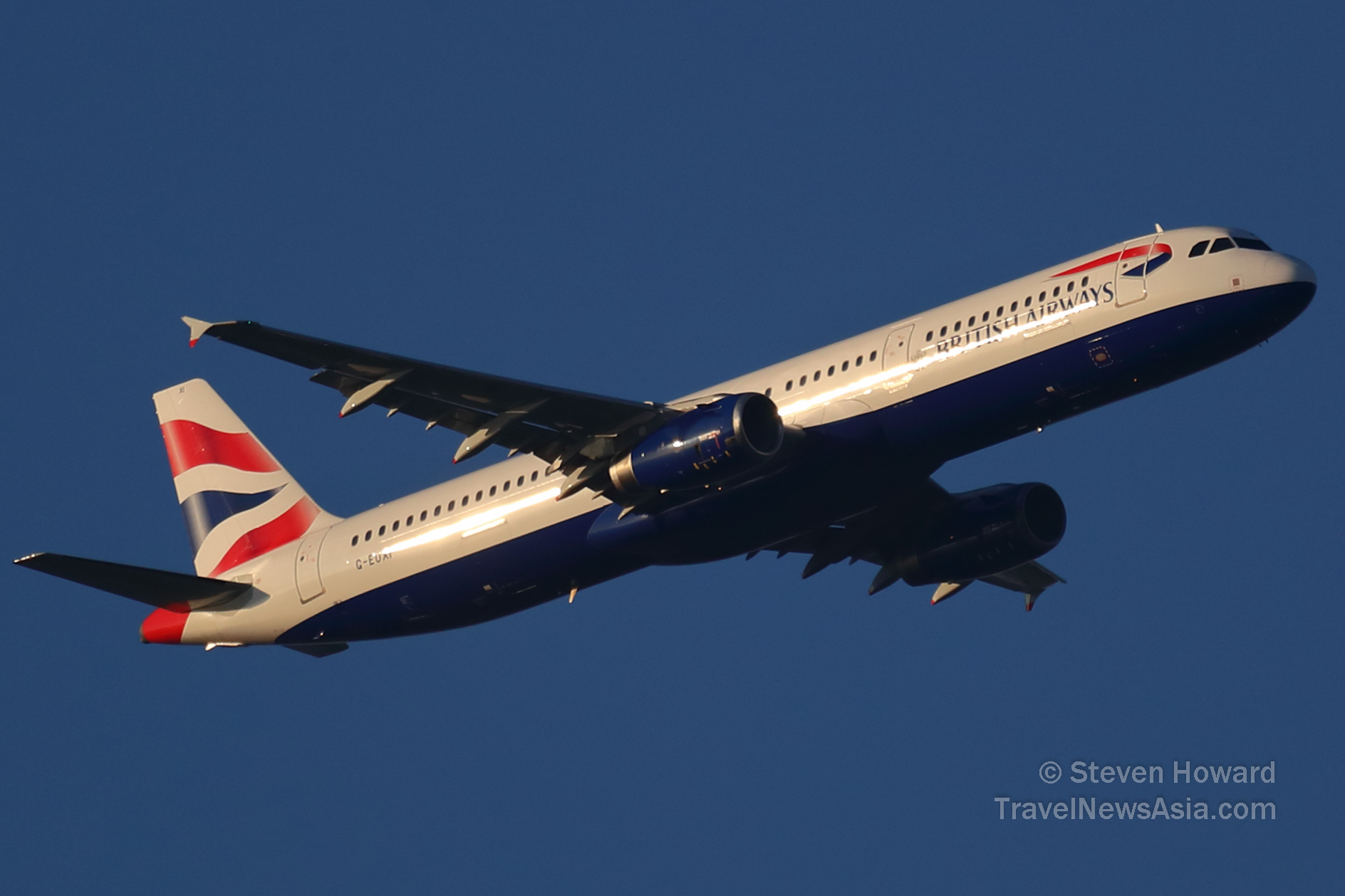 British Airways A321 reg: G-EUXI. Picture by Steven Howard of TravelNewsAsia.com Click to enlarge.