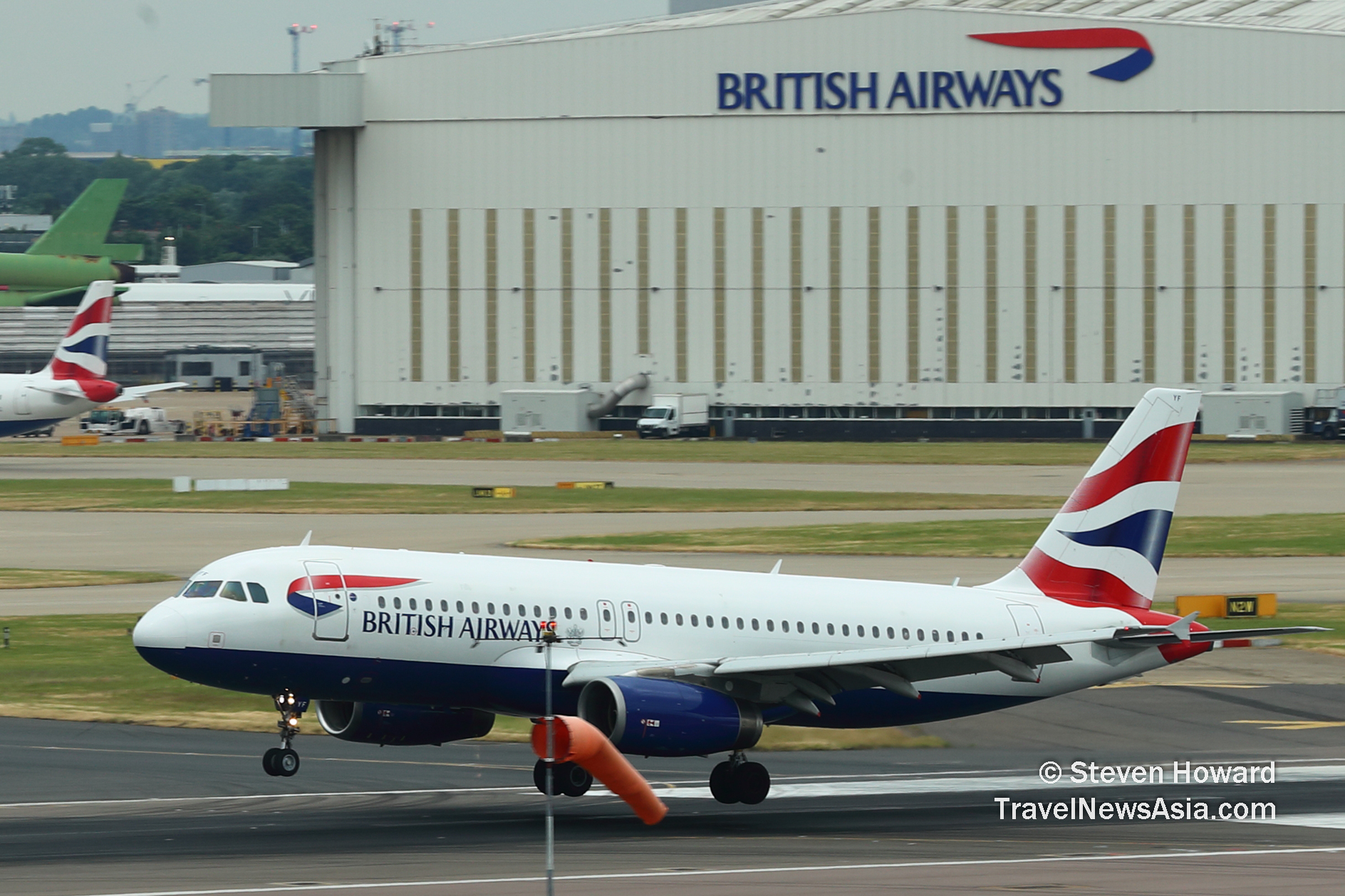 British Airways A320 landing at LHR in June 2023. Picture by Steven Howard of TravelNewsAsia.com Click to enlarge.