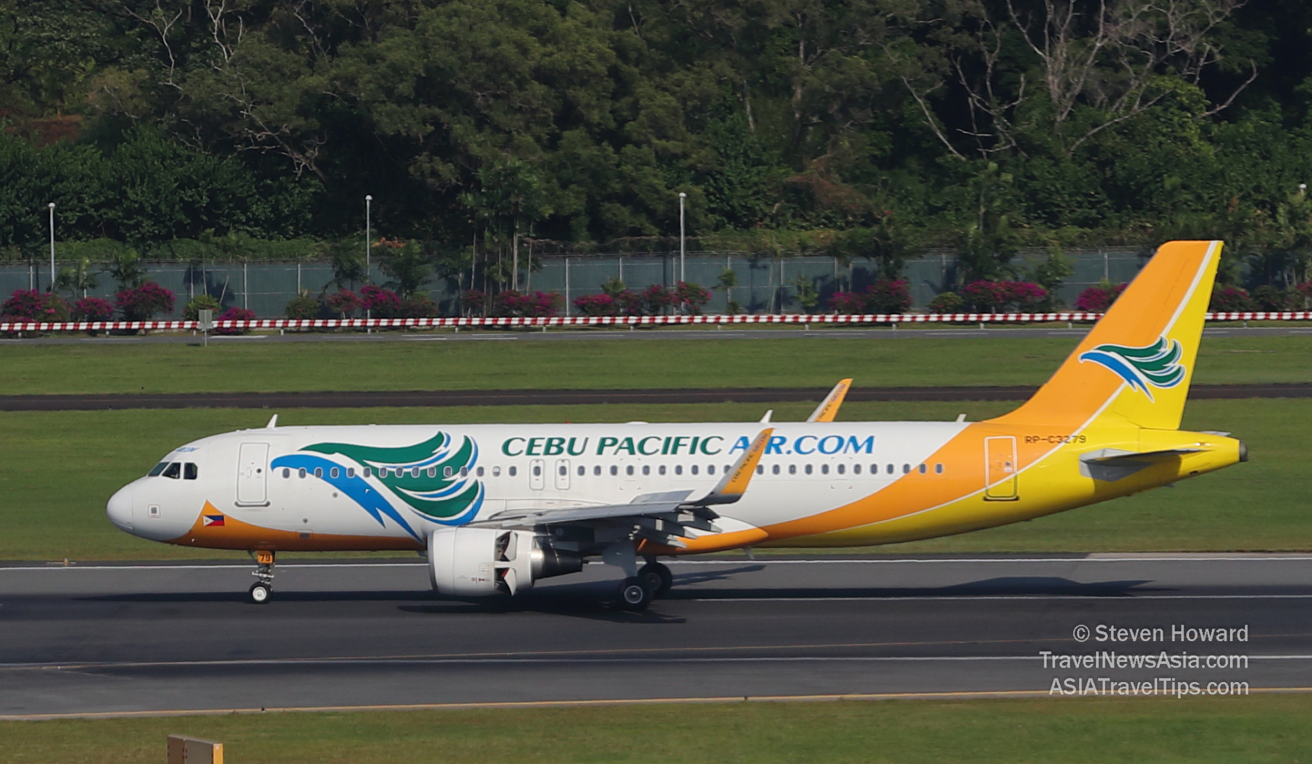 Cebu Pacific A320 reg: RP-3279. Picture by Steven Howard of TravelNewsAsia.com Click to enlarge.