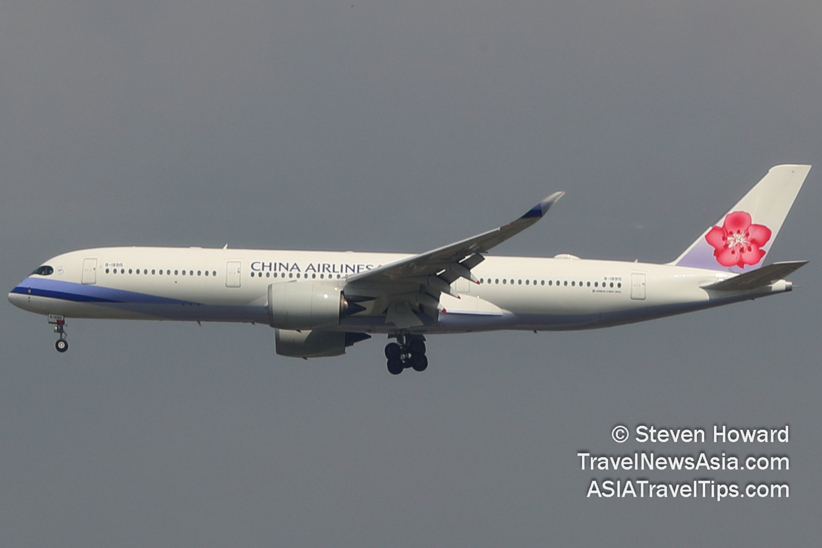 China Airlines A350. Picture by Steven Howard of TravelNewsAsia.com Click to enlarge.