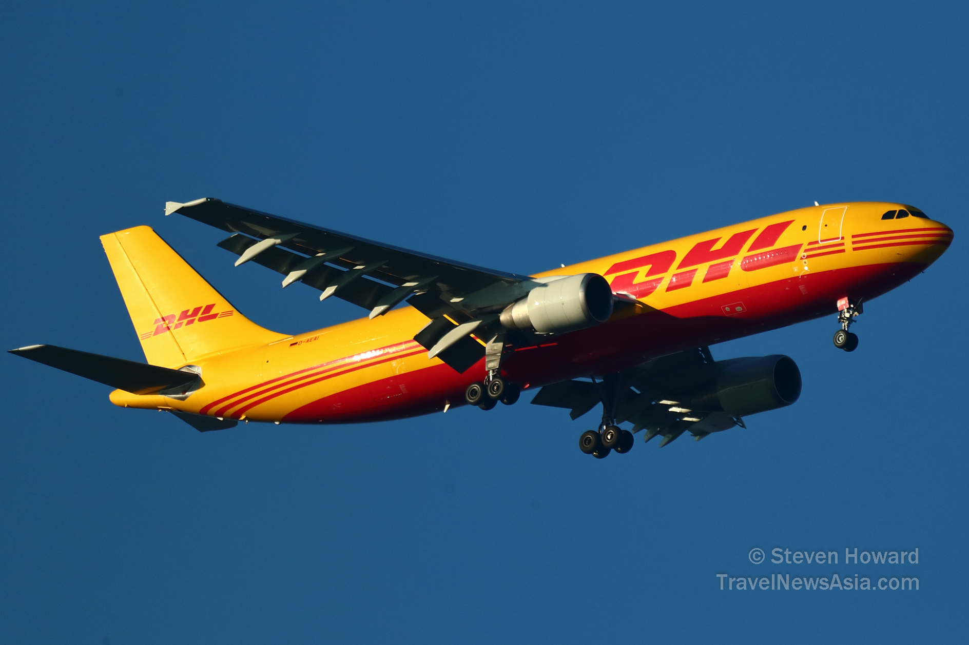 DHL Airbus A300 reg: D-AEAI. Picture by Steven Howard of TravelNewsAsia.com Click to enlarge.