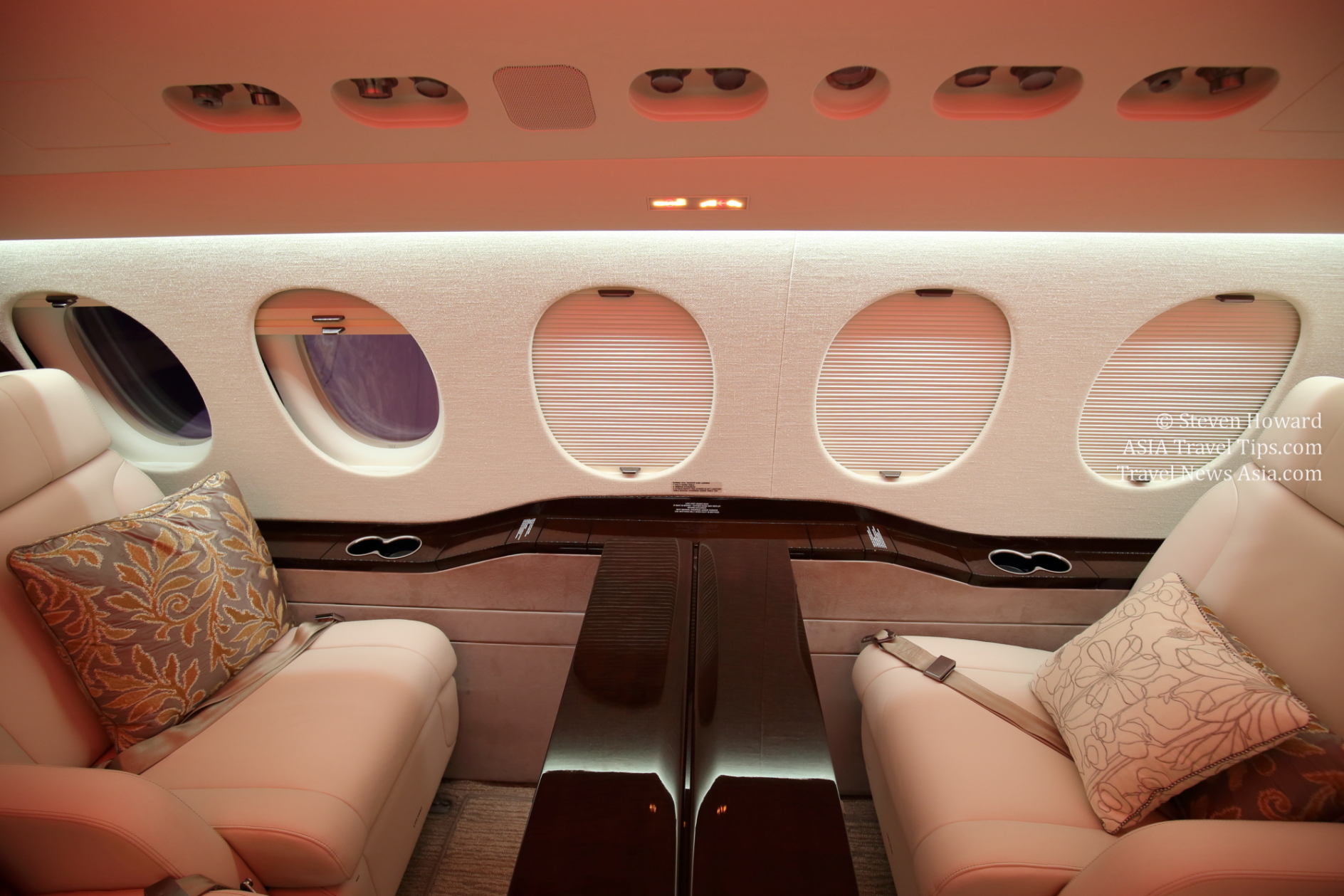 Inside a Dassault Falcon 8X. Picture by Steven Howard of TravelNewsAsia.com Click to enlarge.