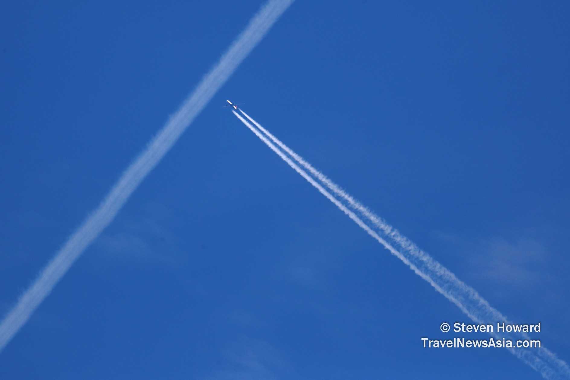 Delta A330-900 reg: N407DX at 34,000 feet between CDG and SLC. Picture by Steven Howard of TravelNewsAsia.com Click to enlarge.