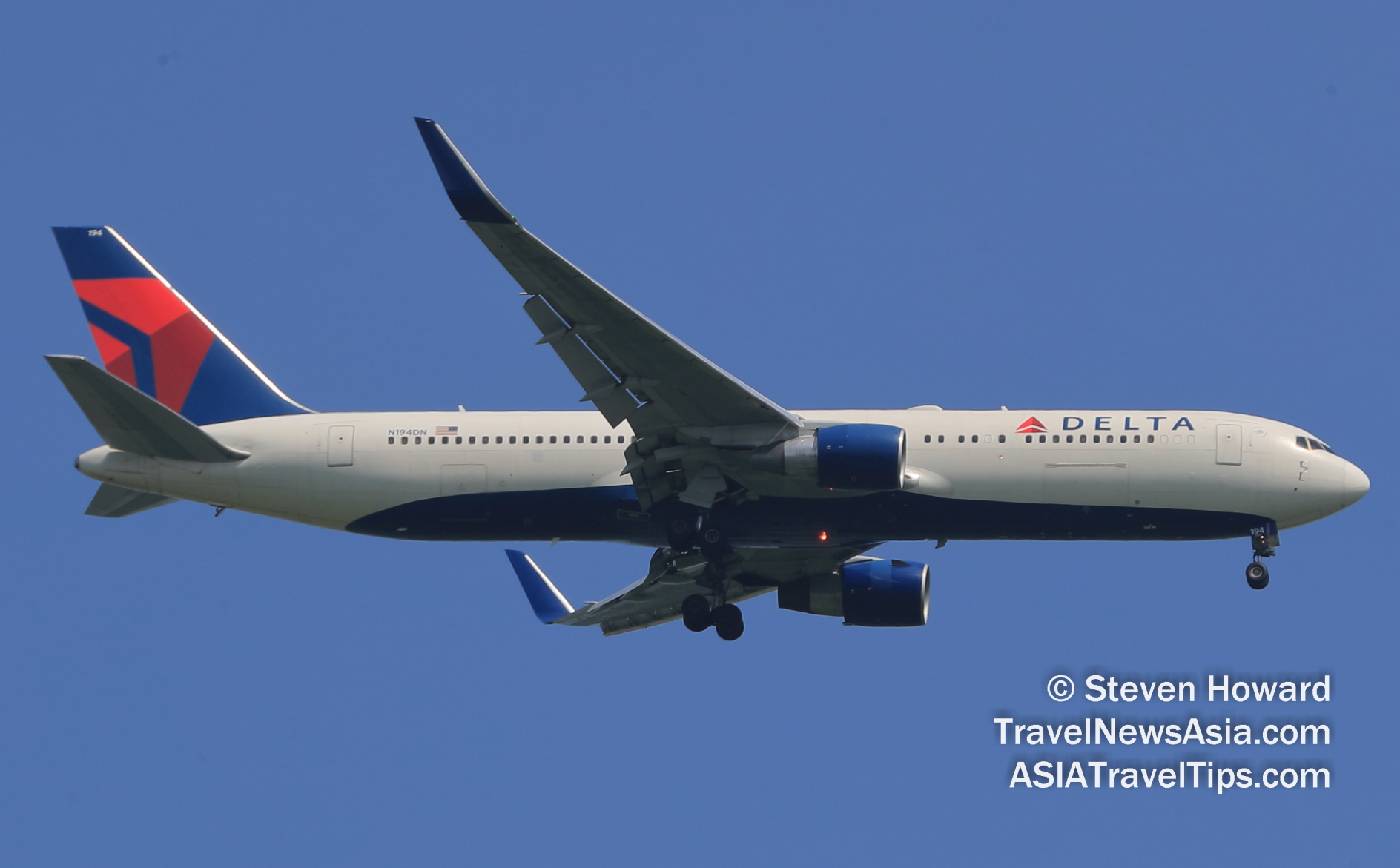 Delta Boeing 767 reg: N194DN. Picture by Steven Howard of TravelNewsAsia.com Click to enlarge.