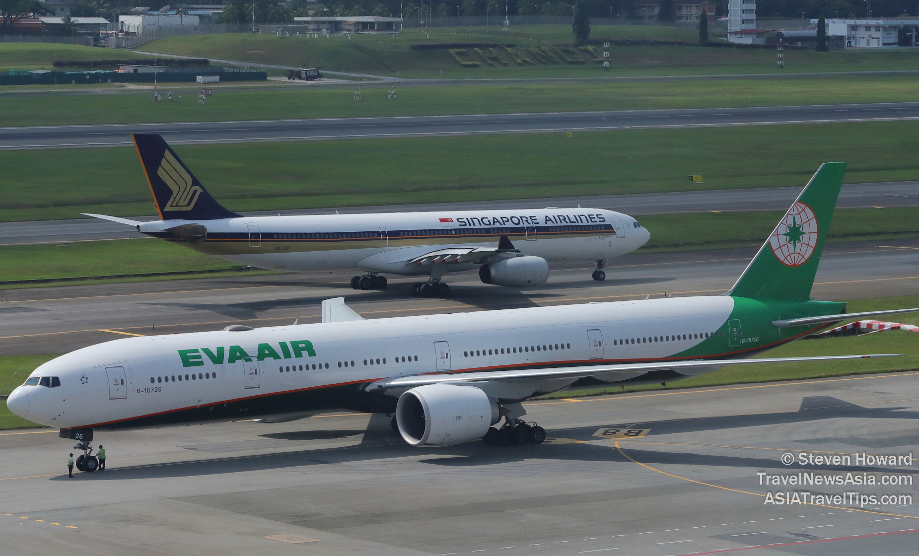 EVA Air Boeing 777-300ER reg: B-16726. Picture by Steven Howard of TravelNewsAsia.com Click to enlarge.