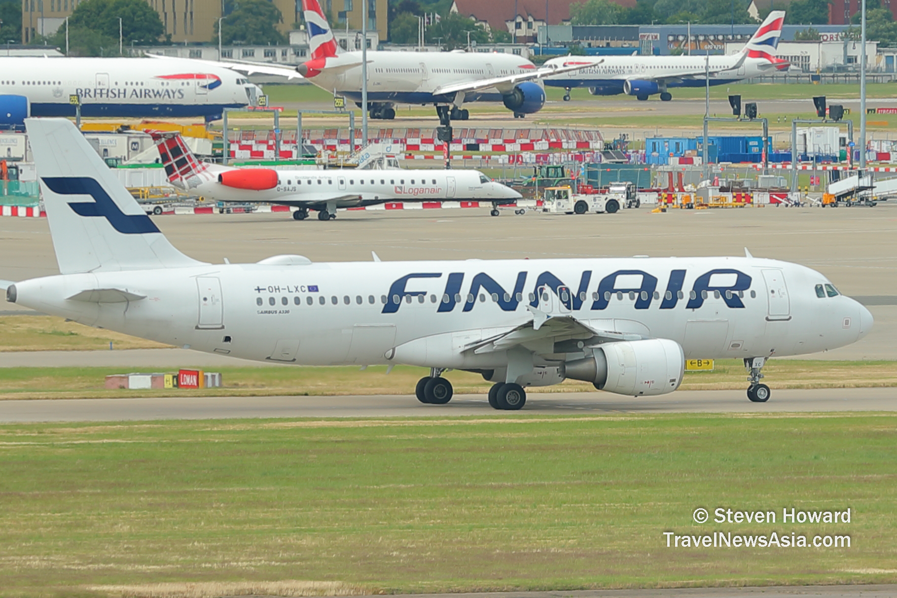 Finnair Airbus A320 reg: OH-LXC. Picture by Steven Howard of TravelNewsAsia.com Click to enlarge.