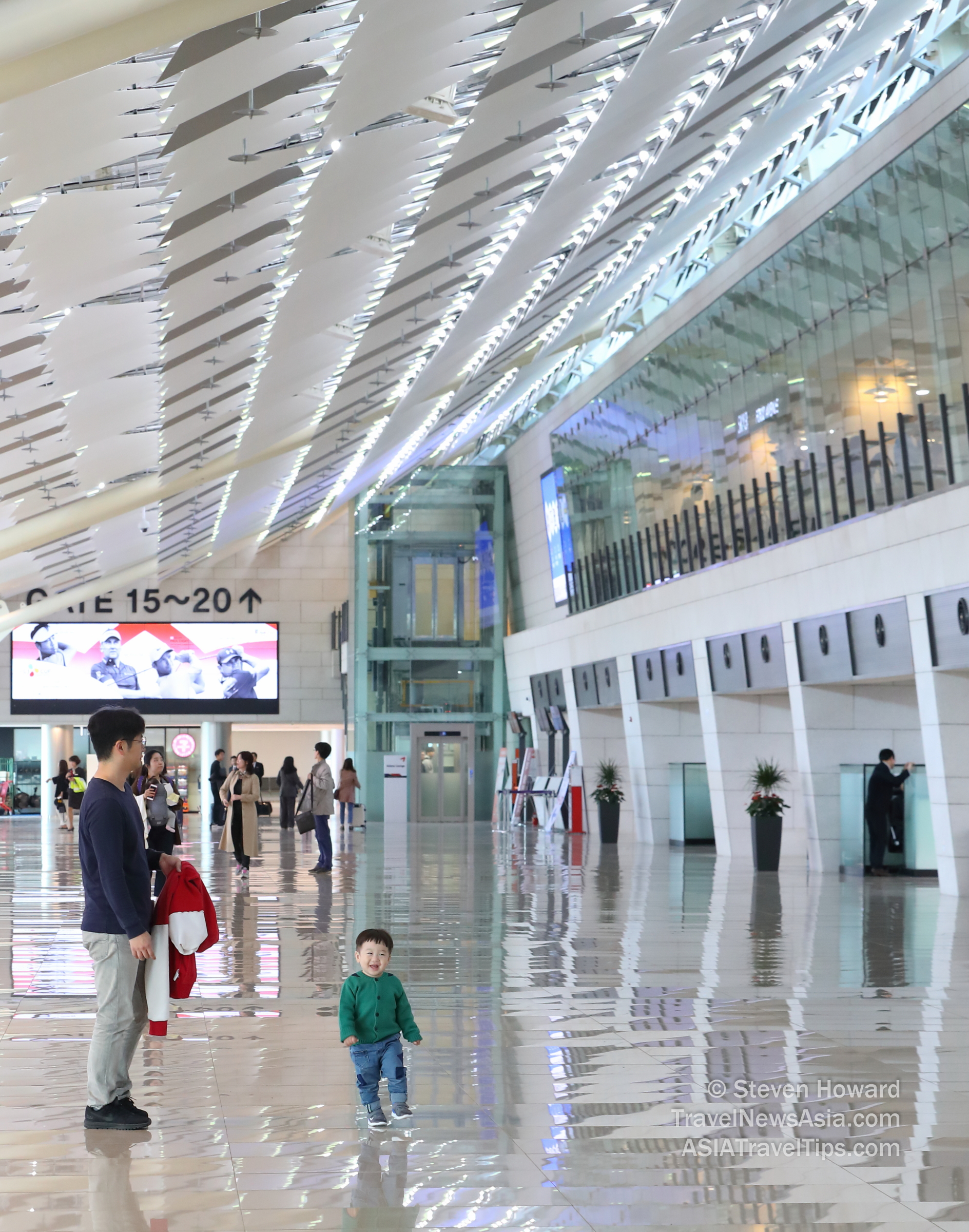 Passengers at Gimpo Airport (GMP) in Seoul, South Korea. Picture by Steven Howard of TravelNewsAsia.com Click to enlarge.