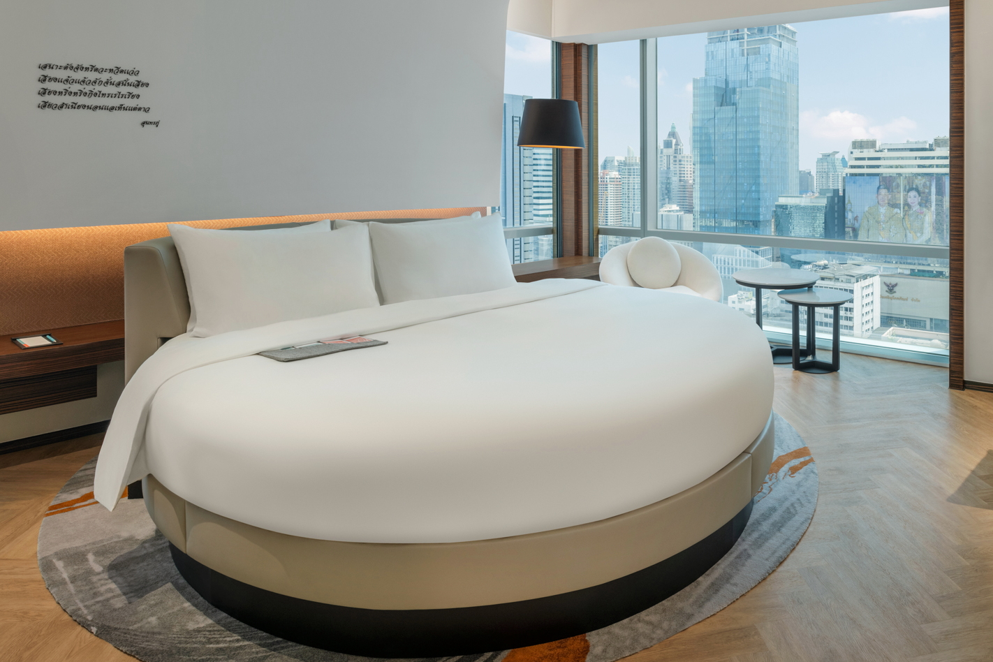 Some rooms at Le Meridien Bangkok now feature a round bed. Click to enlarge.