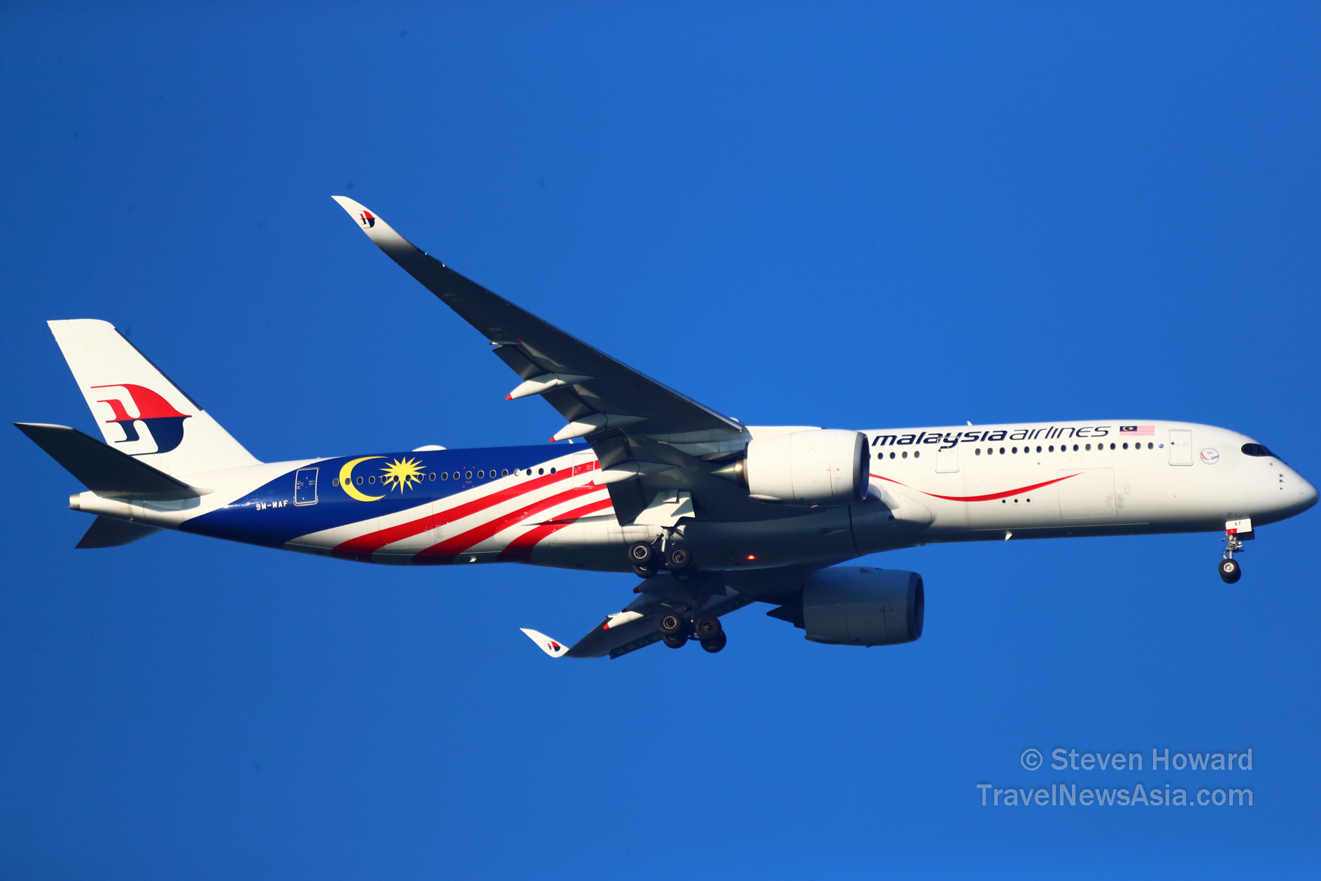 Malaysia Airlines A350-900 reg: 9M-MAF. Picture by Steven Howard of TravelNewsAsia.com Click to enlarge.