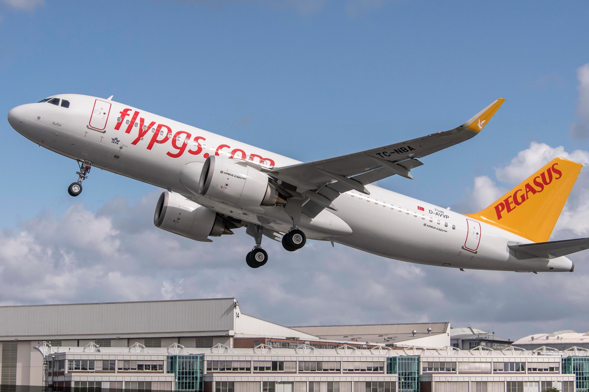 Pegasus Airlines Airbus A320neo. Click to enlarge.
