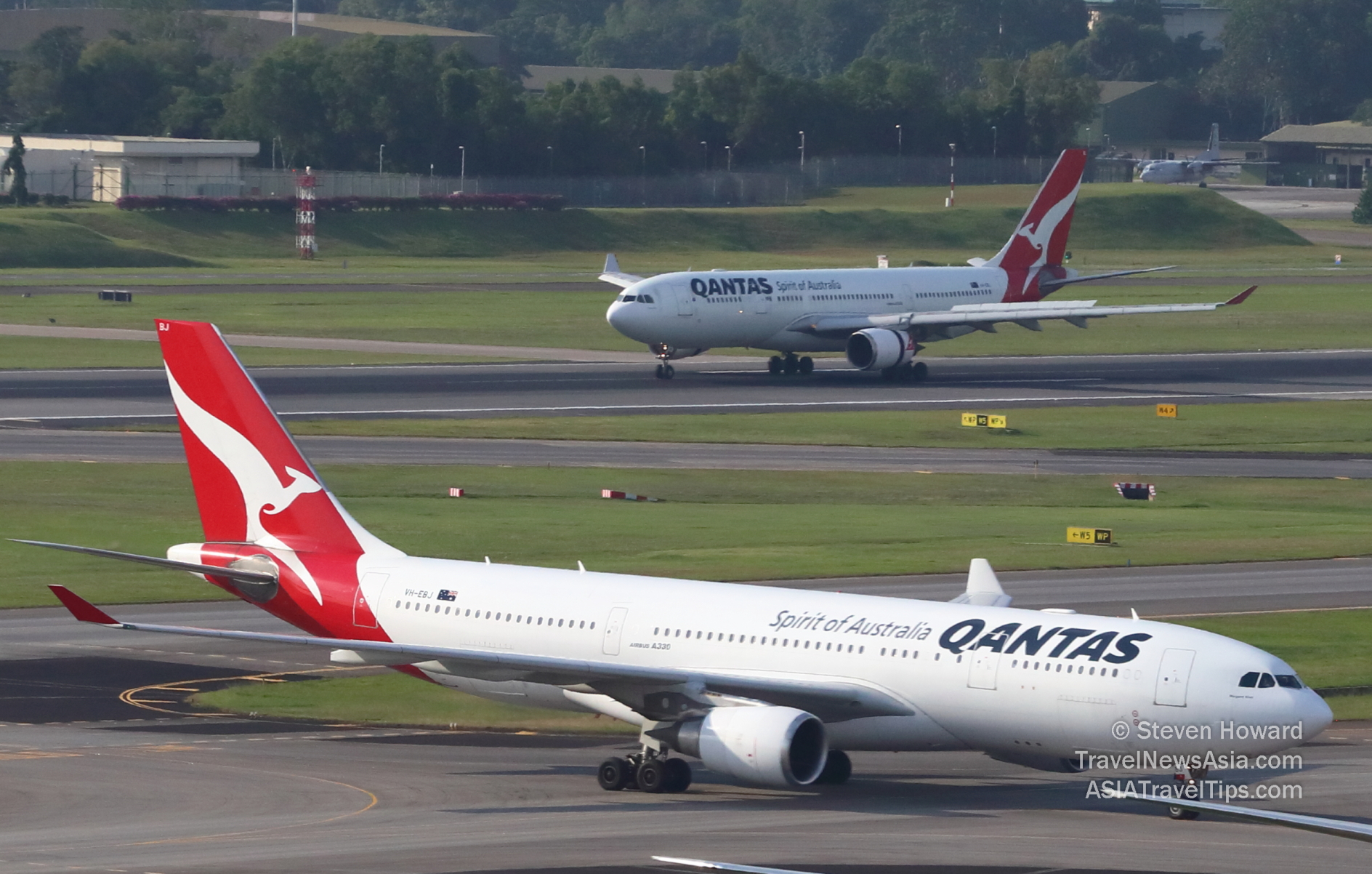 Qantas' new A350s and B787s will replace its A330s. Picture by Steven Howard of TravelNewsAsia.com Click to enlarge.