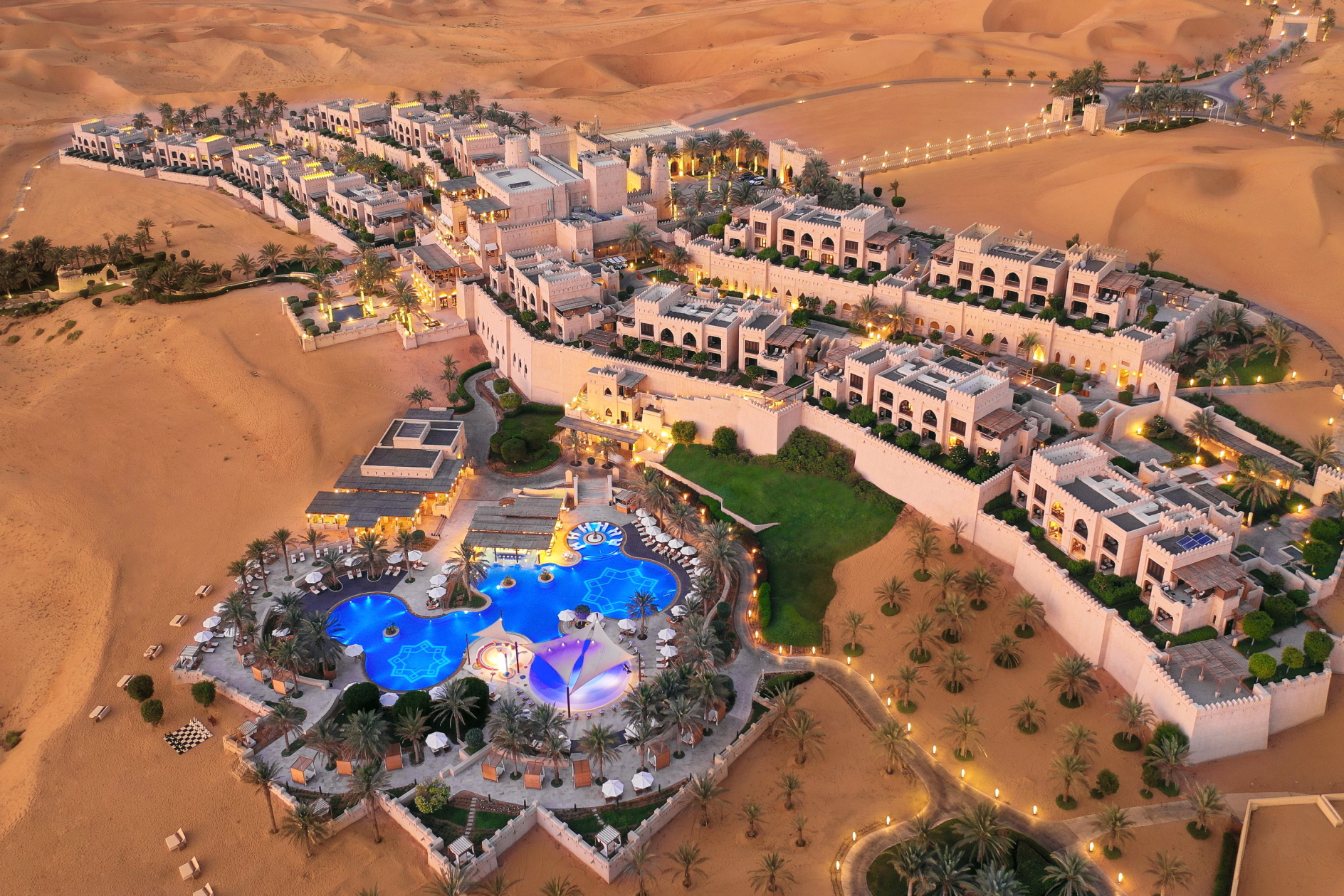 Qasr Al Sarab Desert Resort by Anantara in Abu Dhabi (UAE). Click to enlarge.