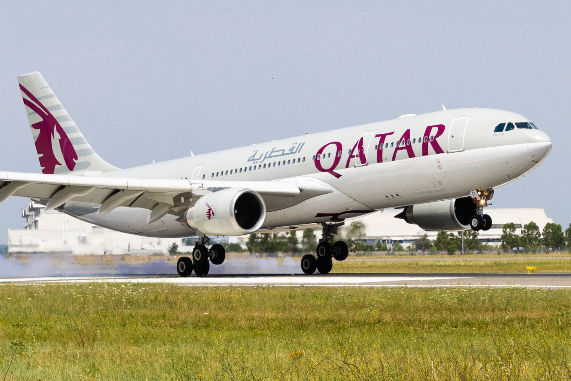 Qatar Airways A330-200 landing at TLS. Click to enlarge.