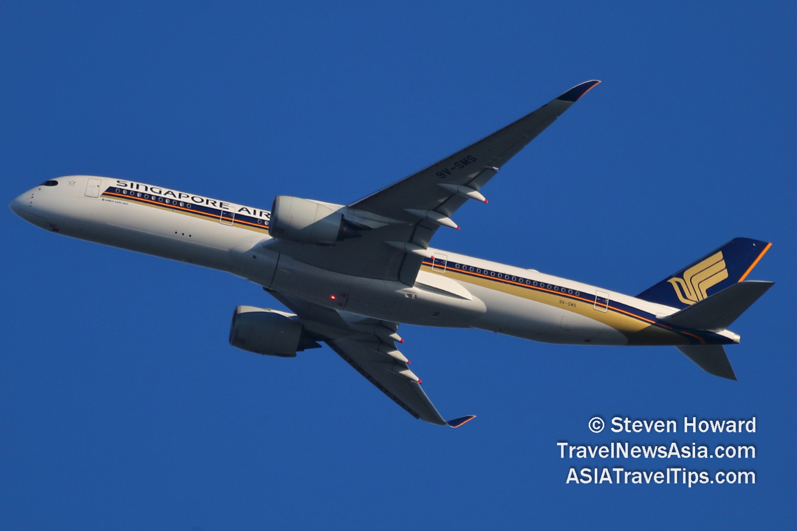 Singapore Airlines A350-900 reg: 9V-SMS. Picture by Steven Howard of TravelNewsAsia.com Click to enlarge.