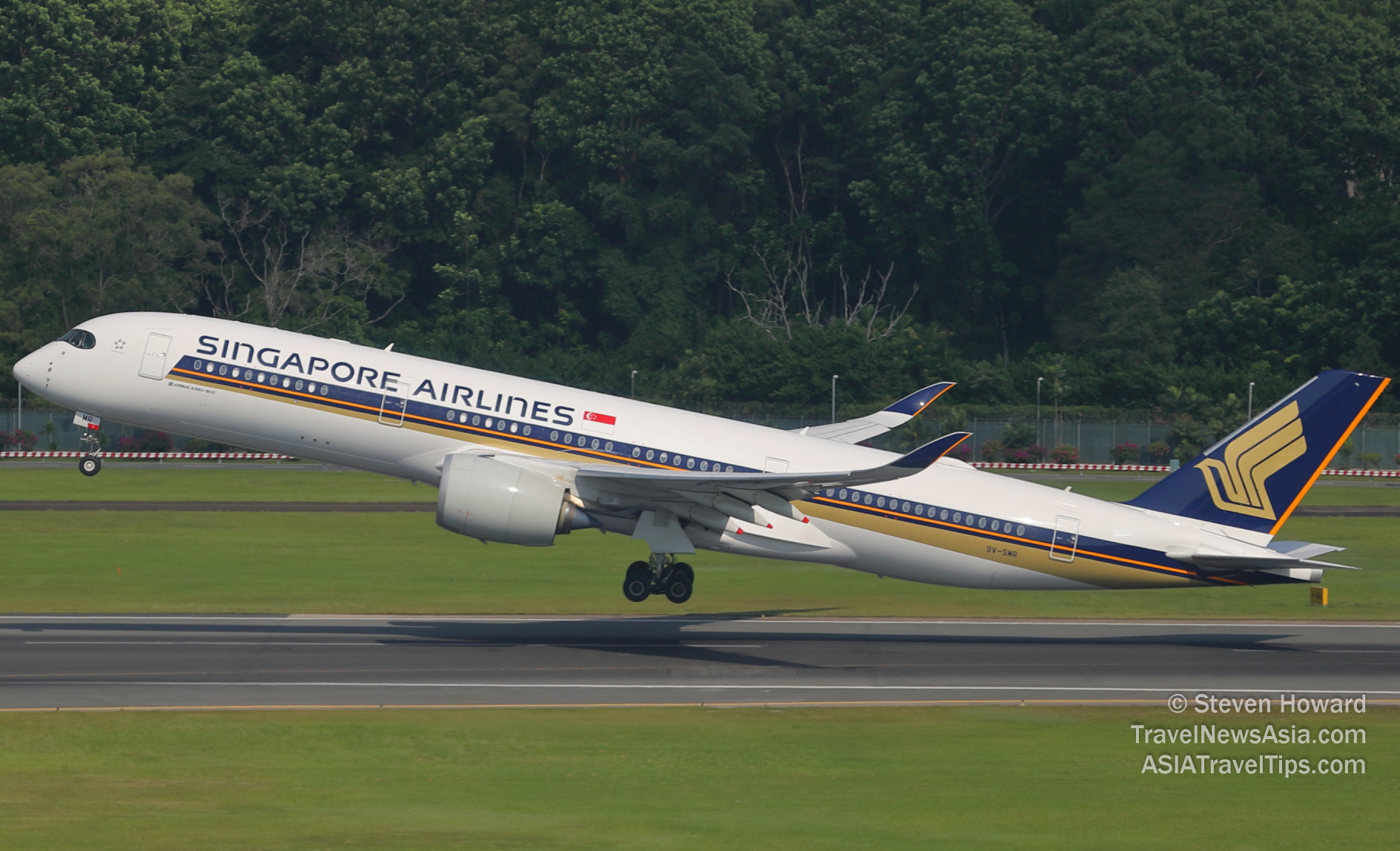 Singapore Airlines A350-900. Picture by Steven Howard of TravelNewsAsia.com Click to enlarge.