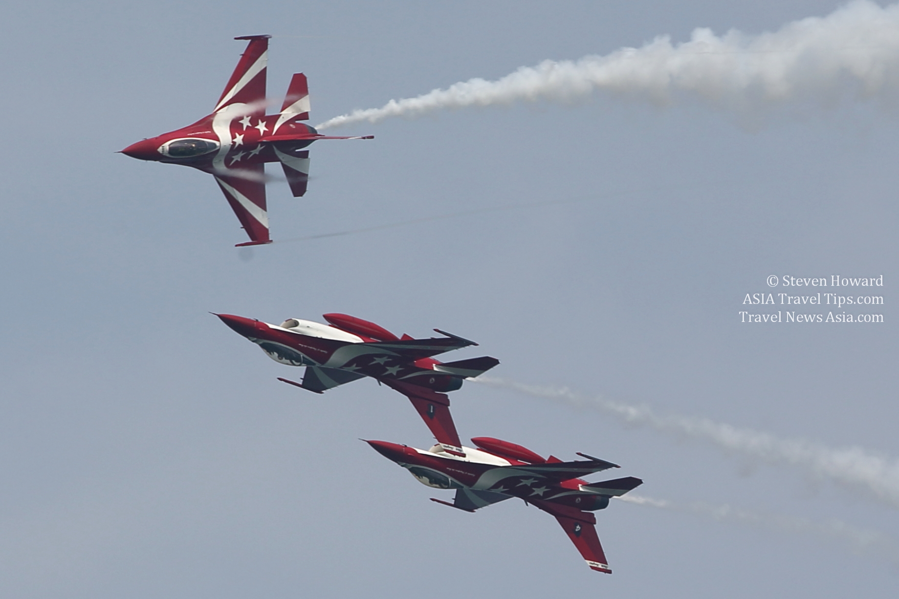 Jets performing at Singapore Airshow 2014. Picture by Steven Howard of TravelNewsAsia.com Click to enlarge.