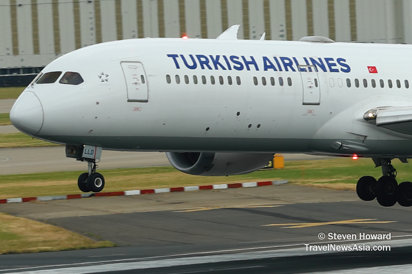 Turkish Airlines Boeing 787-9 reg: TC-LLD landing at LHR in June 2023. Picture by Steven Howard of TravelNewsAsia.com Click to enlarge.