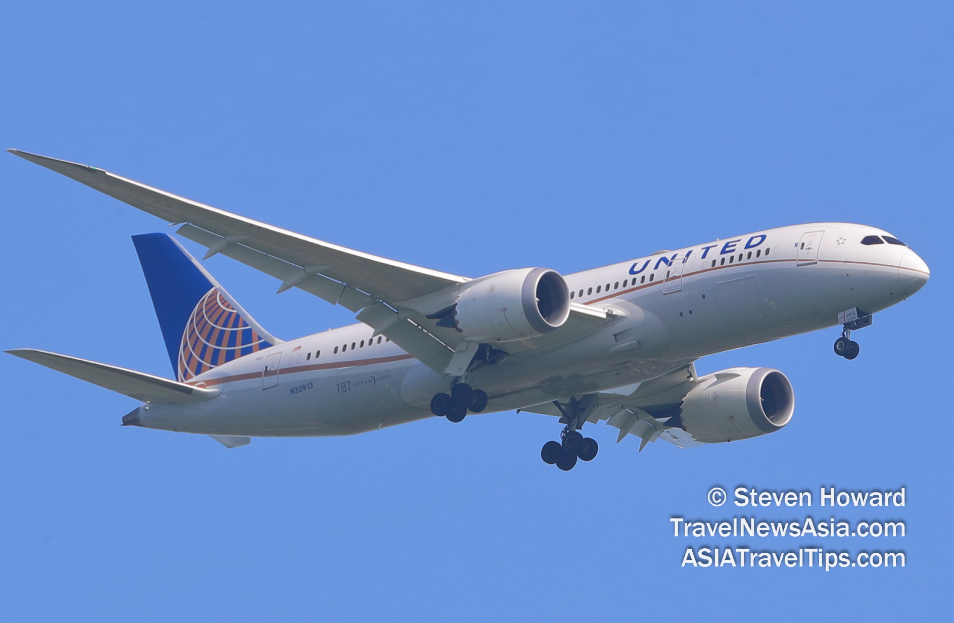United Airlines Boeing 787-8 reg: N30913. Picture by Steven Howard of TravelNewsAsia.com Click to enlarge.