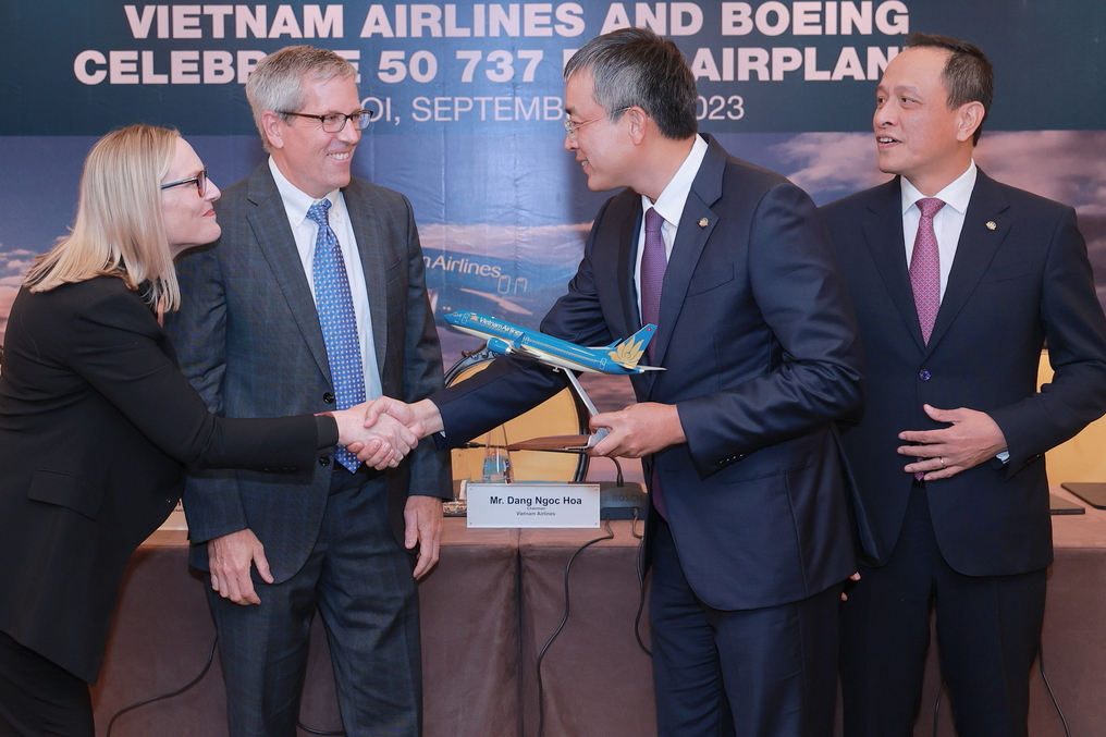 Vietnam Airlines signs MOU for 50 Boeing 737 MAX 8s. Click to enlarge.
