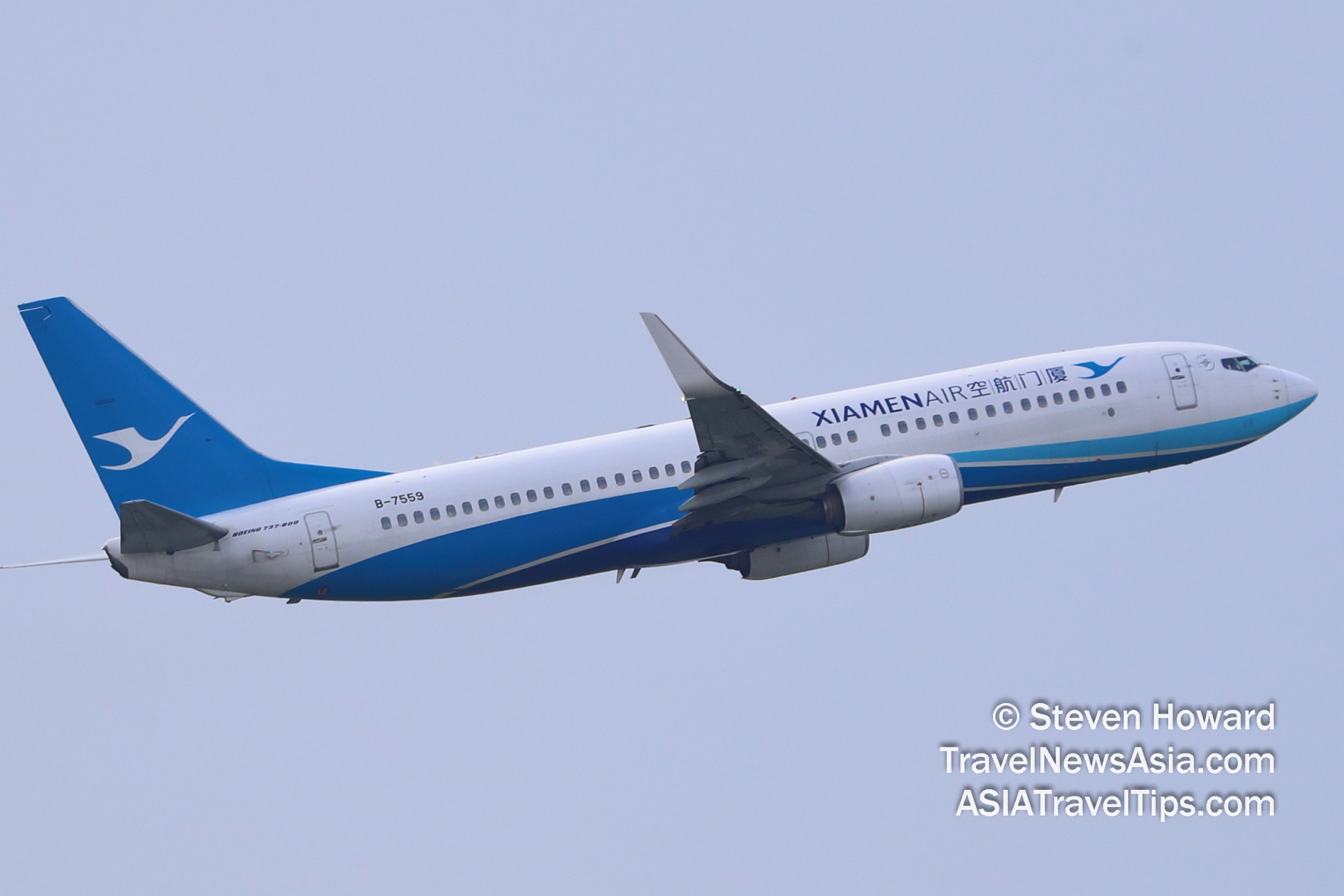 Xiamen Airlines Boeing 737 reg: B-7559. Picture by Steven Howard of TravelNewsAsia.com Click to enlarge.