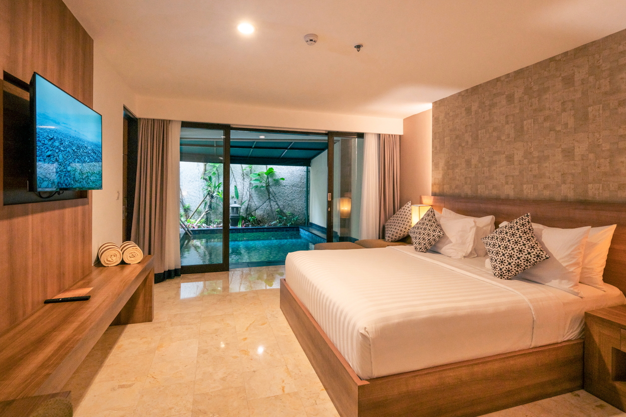 Deluxe Pool Suite at Cross Vibe Paasha Atelier Bali Kuta. Click to enlarge.