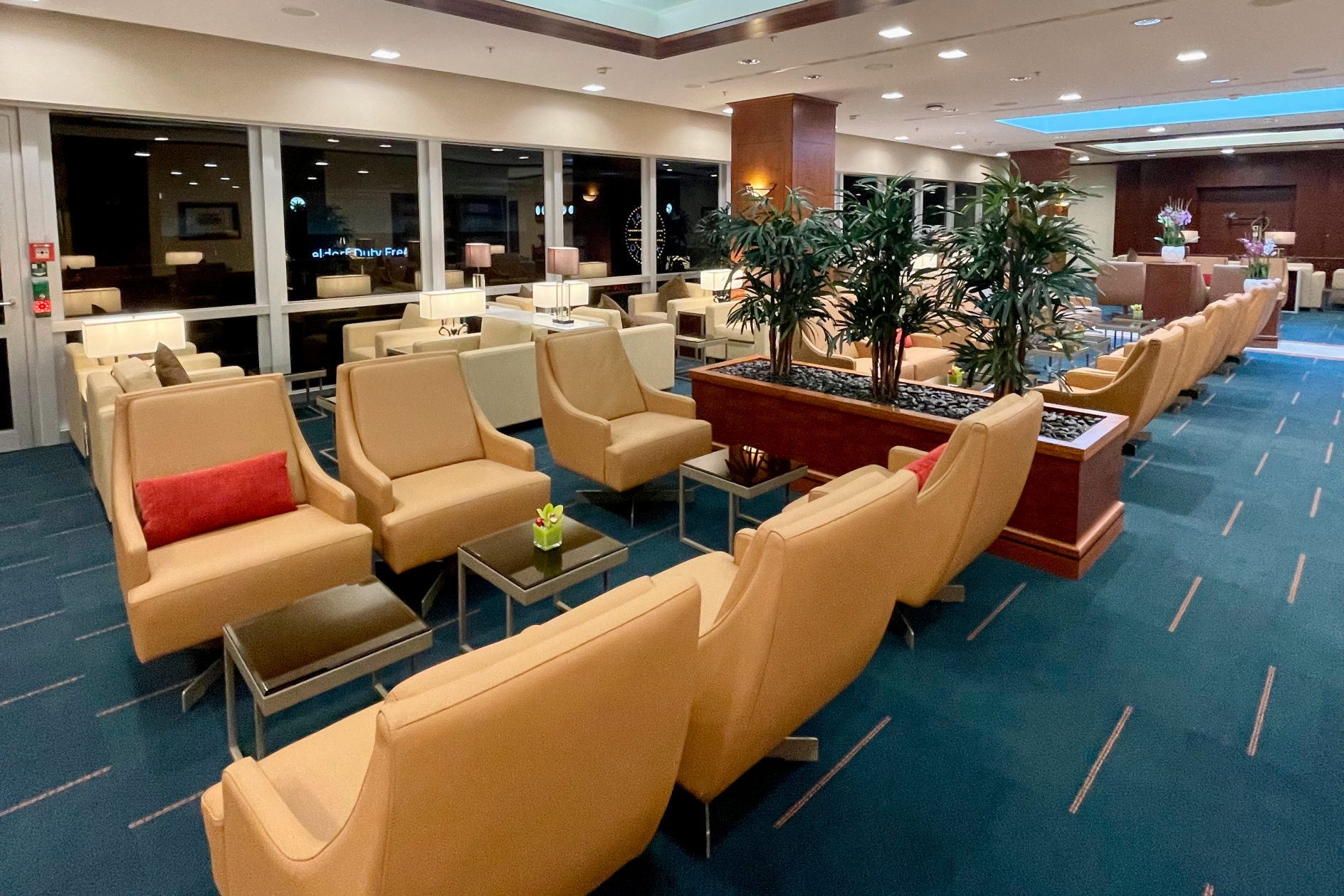 Emirates' refurbushed lounge at Dusseldorf Airport (DUS). Click to enlarge.