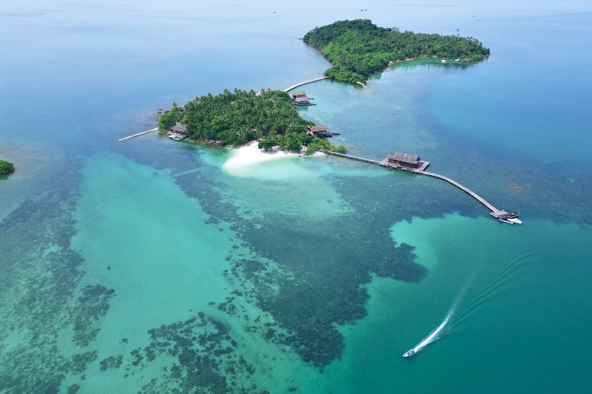 Full Moon Island Resort in Kaoh Sdach, Cambodia. Click to enlarge.