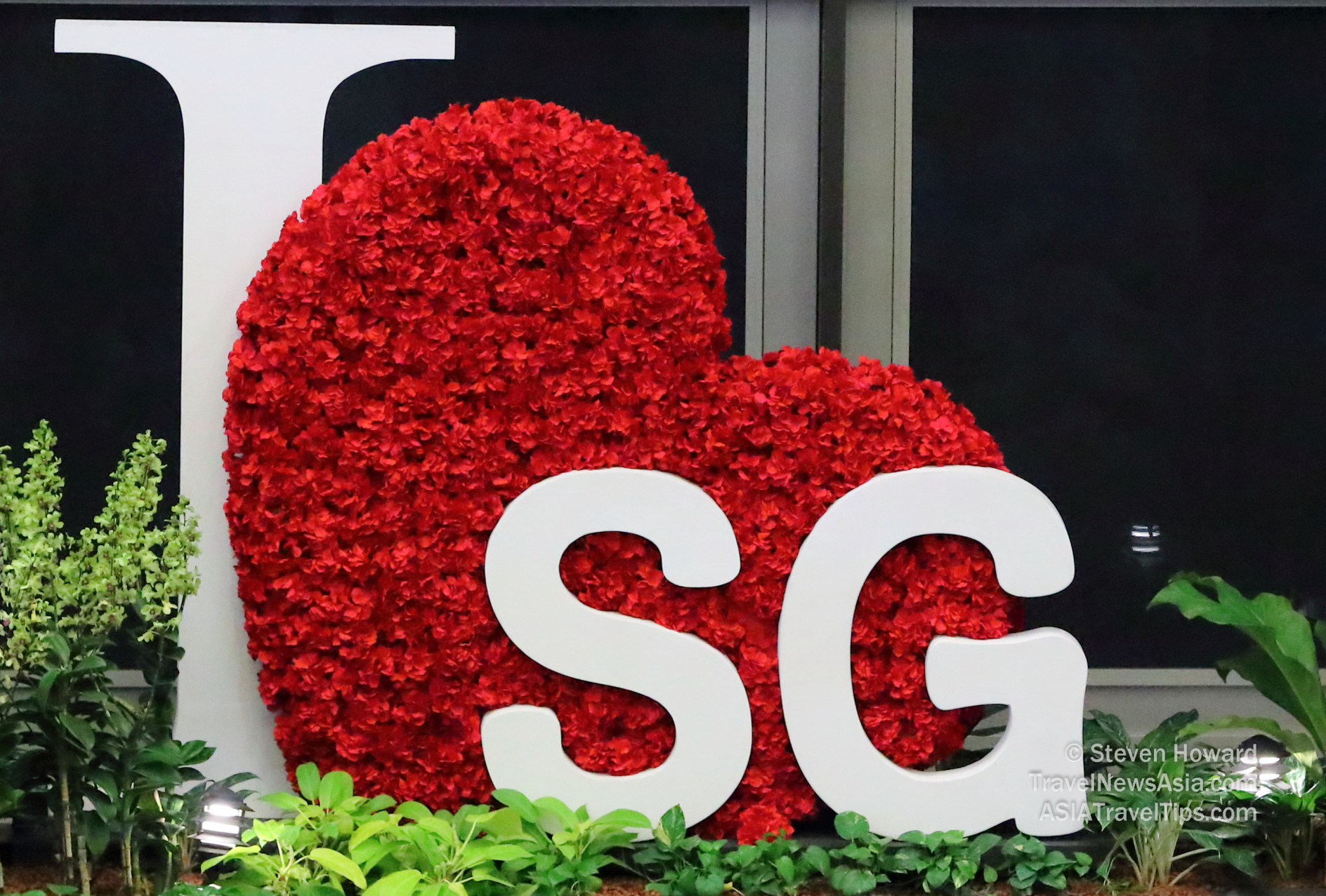 'I Love SG' flower arrangement. Picture by Steven Howard of TravelNewsAsia.com Click to enlarge.